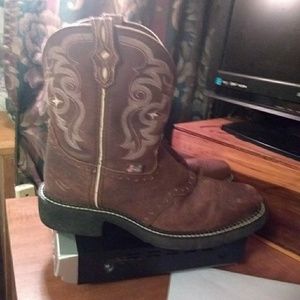 8.5 Justin Gypsy square toed boots
